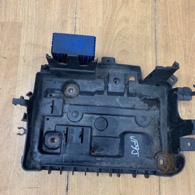 Полка аккумулятора Opel Corsa D - изображение 2