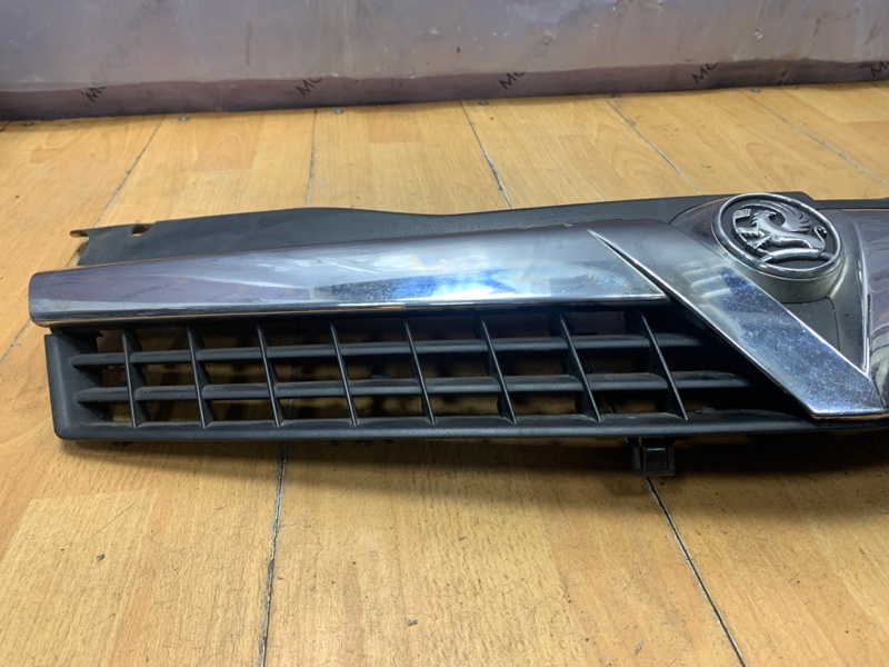 Решетка радиатора Opel Astra H 2005-2012 хетчбэк 3-х дв.