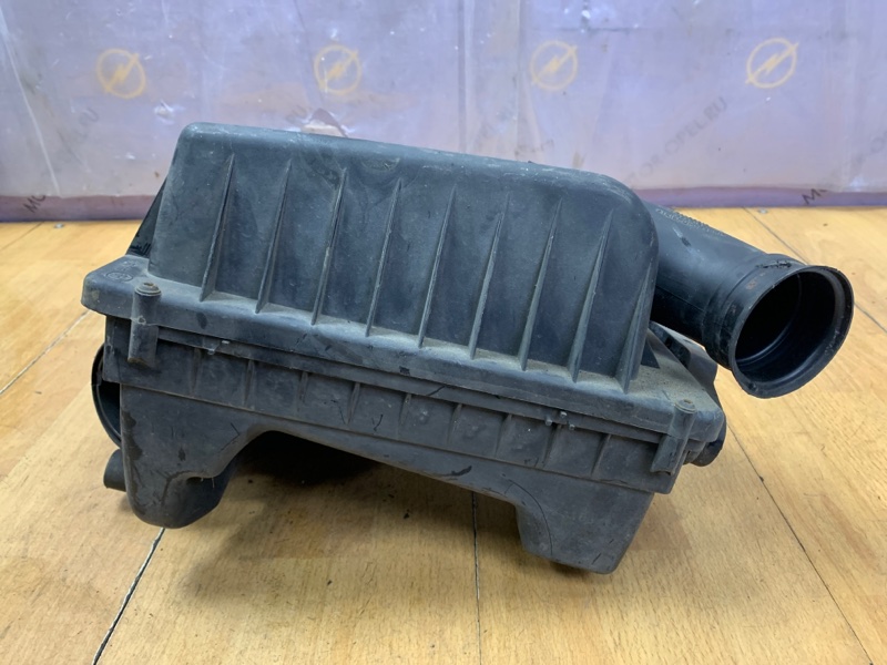 Корпус воздушного фильтра Opel Zafira B Z16XEP