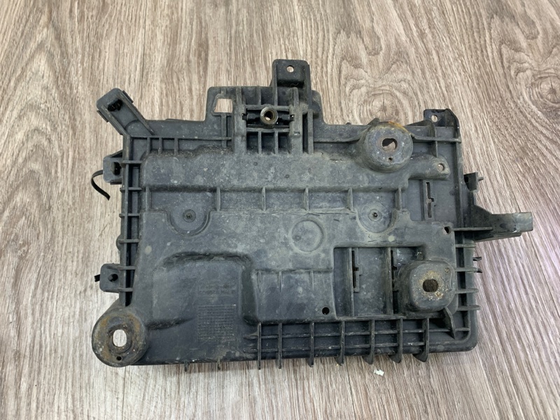 Полка аккумулятора Opel Corsa D