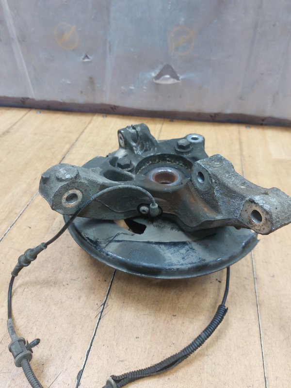 Поворотный кулак Opel Astra J 2010 Z16XER Перед. Прав.