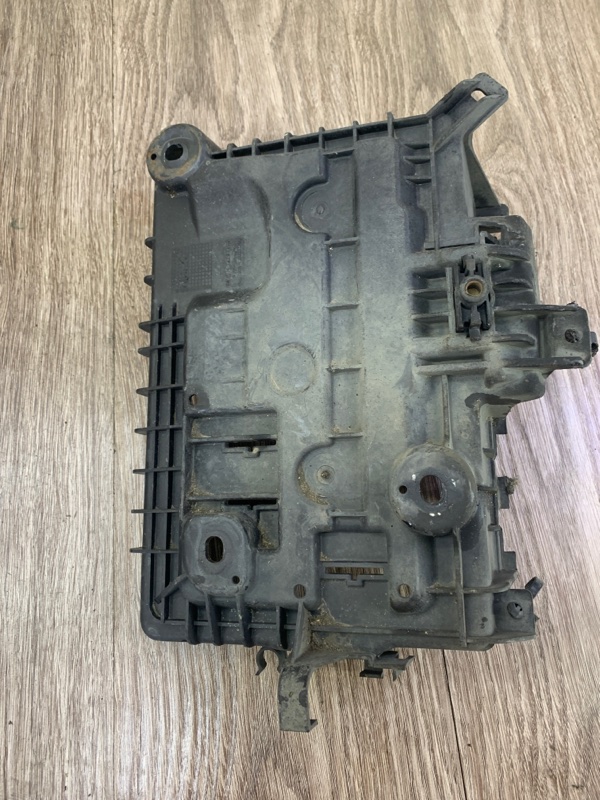Полка аккумулятора Opel Corsa D