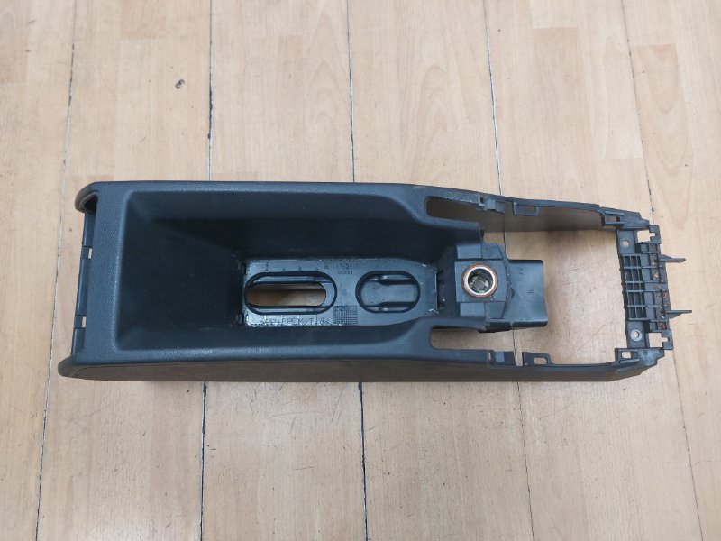 Консоль между сидений Opel Zafira B 2006 Z18XER
