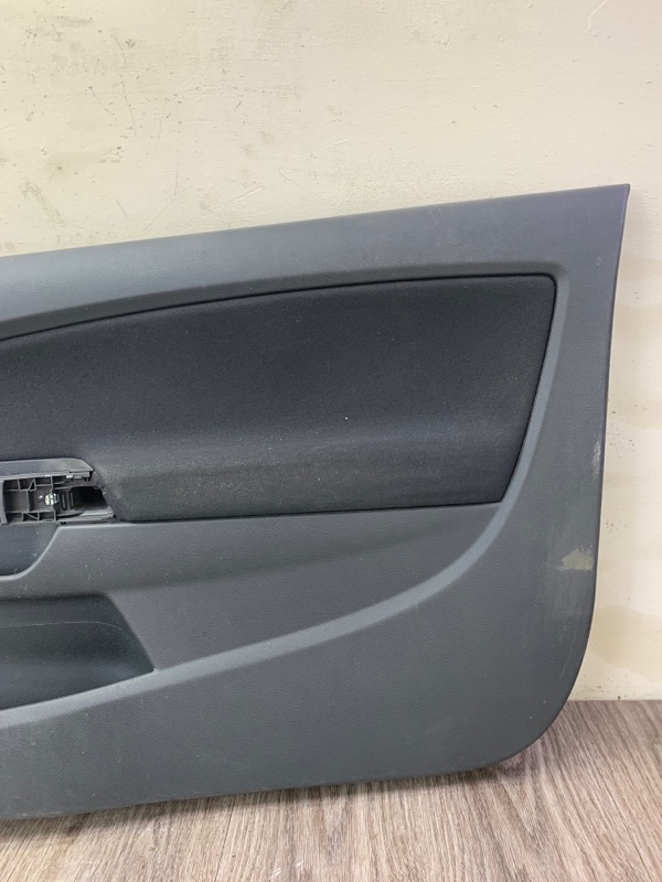 Обшивка двери Opel Corsa D 2006-2010 хетчбэк 3-х дв. Перед. Прав.