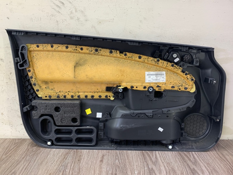 Обшивка двери Opel Corsa D 2006-2010 хетчбэк 3-х дв. Перед. Прав.