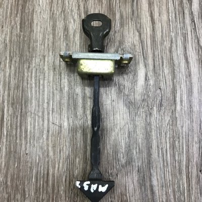 Ограничитель двери Mazda 3 2006 хетчбэк 5-ти дв. Задн. Лев. - изображение 1