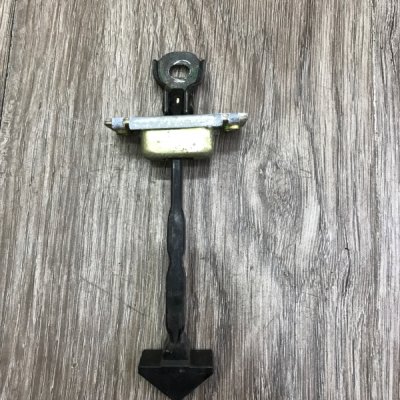 Ограничитель двери Mazda 3 2006 хетчбэк 5-ти дв. Задн. Лев. - изображение 3
