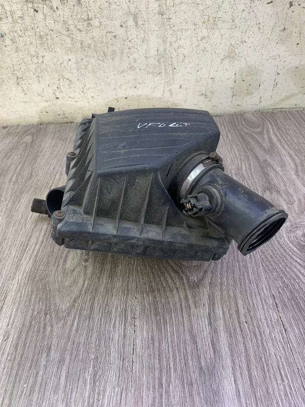 Корпус воздушного фильтра Opel Zafira B 2005-2014 Z19DT