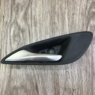 Ручка двери внутренняя Opel Astra K 2017 хетчбэк 5-ти дв. B16DTR Перед. Лев. - изображение 1