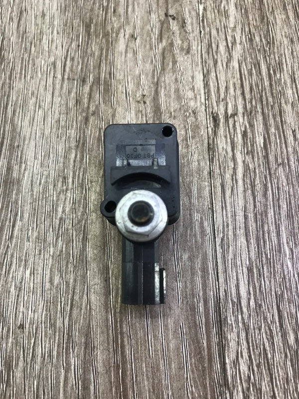 Датчик удара Opel Astra K 2017 хетчбэк 5-ти дв. Перед. Прав.
