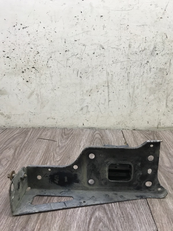 Кронштейн усилителя бампера Opel Corsa D Перед. Лев.
