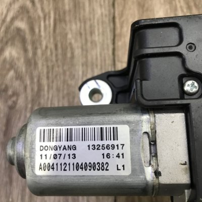 Мотор дворников Opel Astra J 2011 хетчбэк 5-ти дв. Задн. - изображение 2