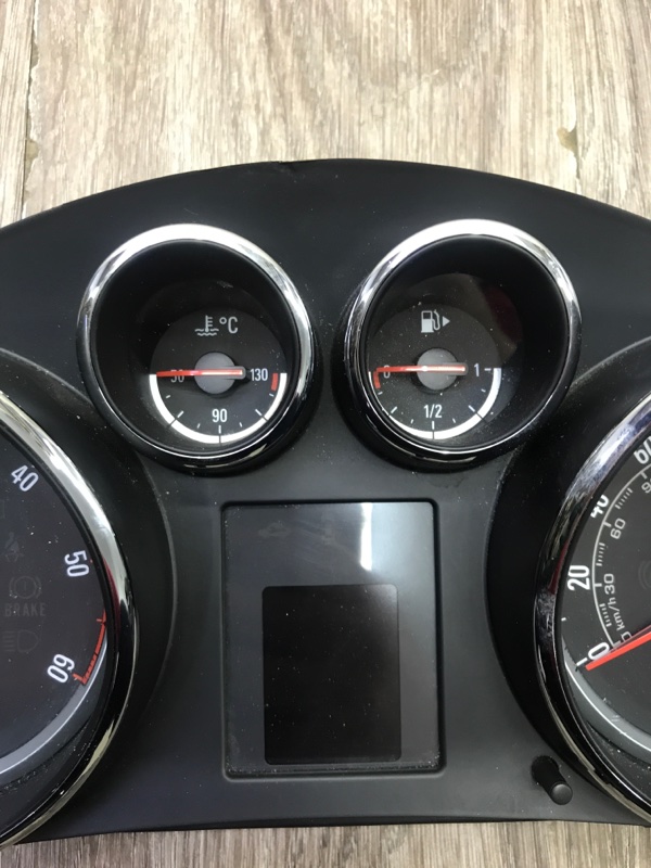 Панель приборов Opel Astra J 2010 хетчбэк 5-ти дв. A17DTJ