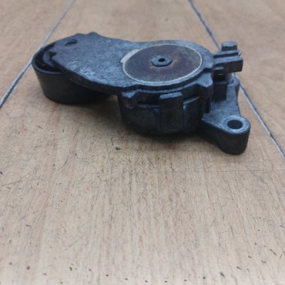 Натяжной ролик приводного ремня Ford Focus 2 2010 G8DA - изображение 3