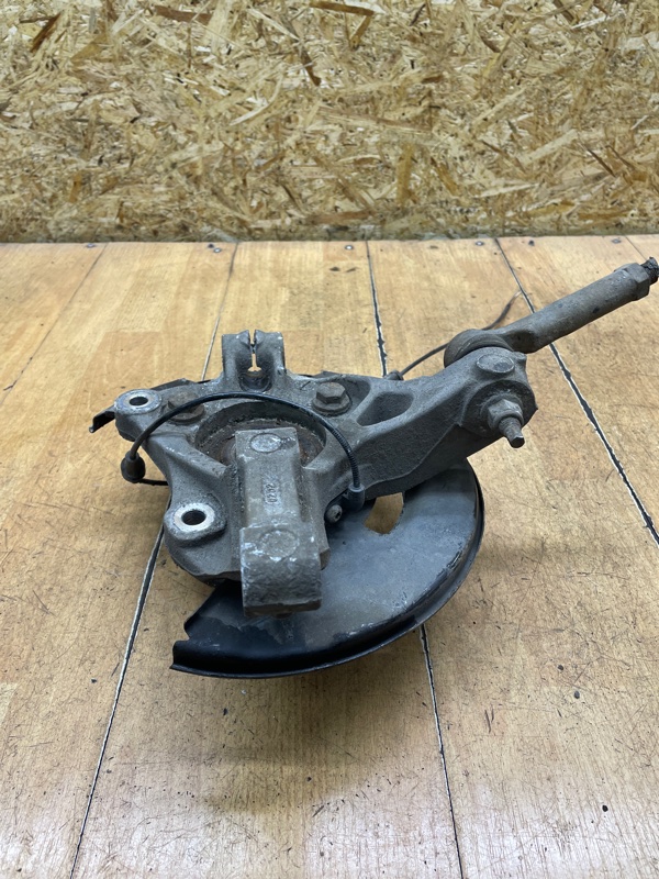 Поворотный кулак Opel Astra J 2010 A16XER Перед. Лев.
