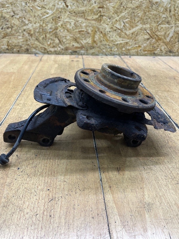 Поворотный кулак Opel Vectra B 2000 X25XE Перед. Лев.