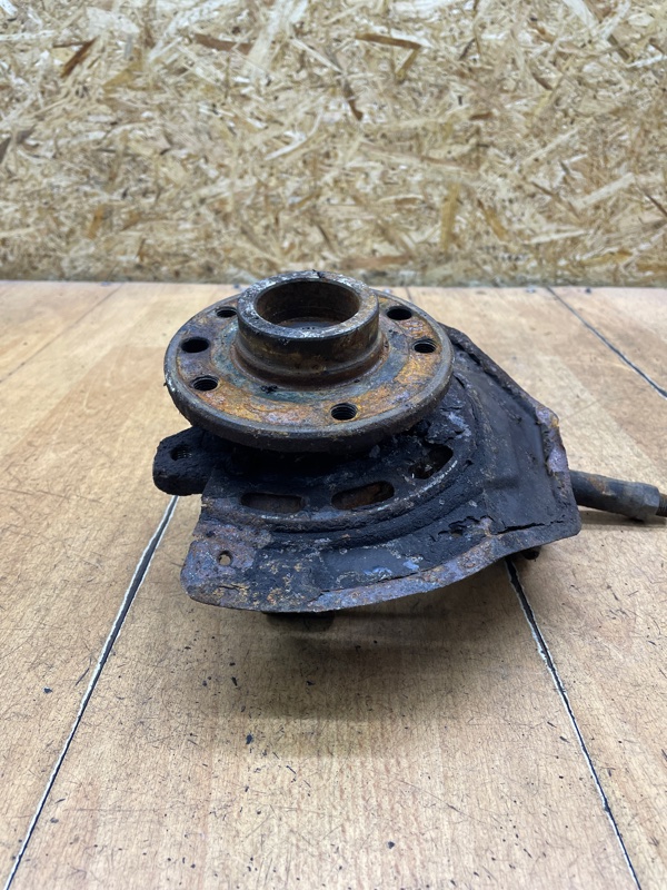 Поворотный кулак Opel Vectra B 2000 X25XE Перед. Лев.