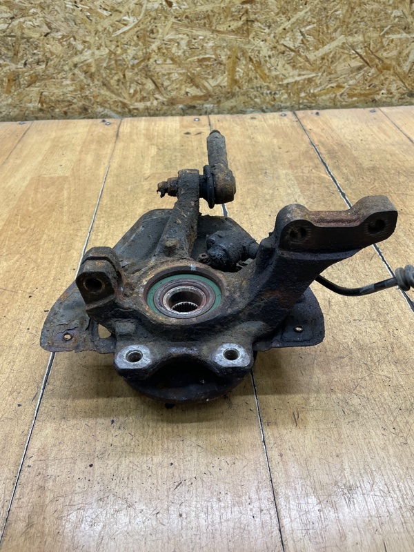 Поворотный кулак Opel Vectra B 2000 X25XE Перед. Лев.