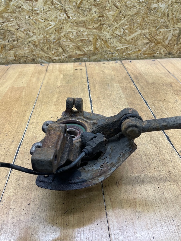 Поворотный кулак Opel Vectra B 2000 X25XE Перед. Лев.