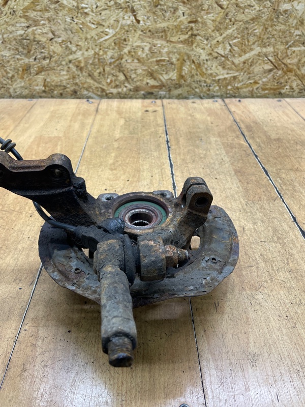 Поворотный кулак Opel Vectra B 2000 X25XE Перед. Лев.