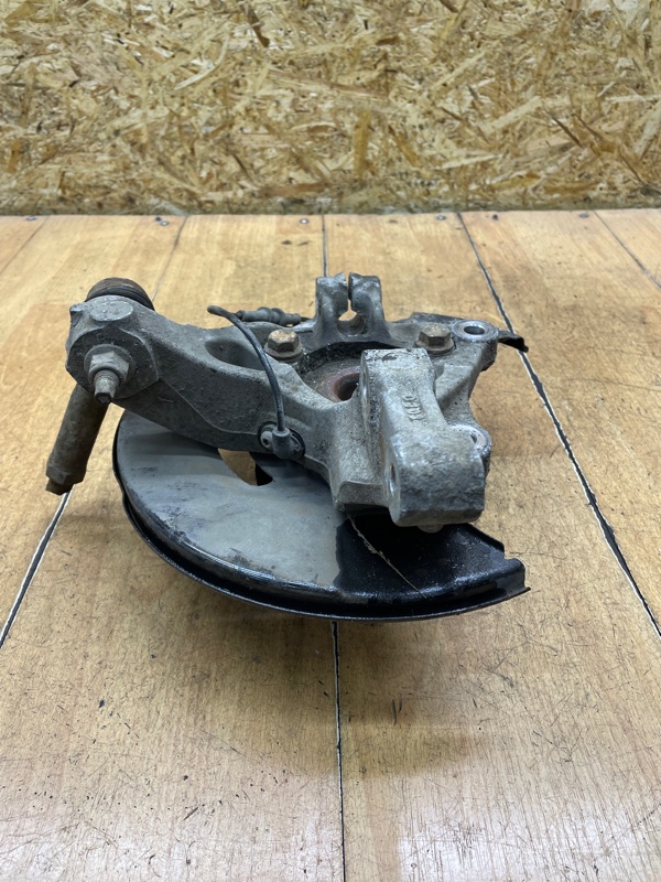 Поворотный кулак Opel Astra J 2010 A17DTJ Перед. Прав.