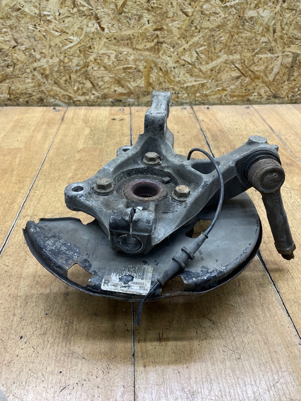 Поворотный кулак Opel Astra J 2010 A17DTJ Перед. Прав.