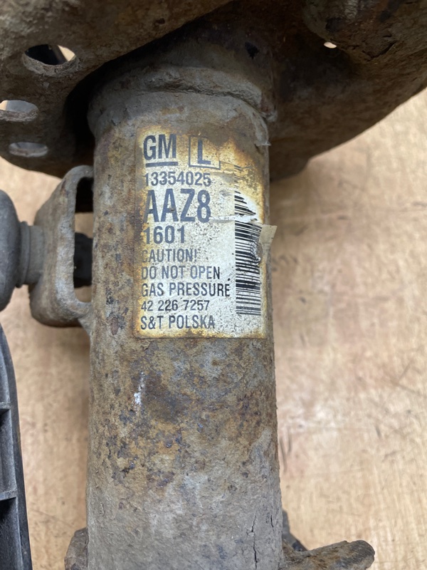 Стойка подвески Opel Astra J 2010 A16XER Перед. Лев.