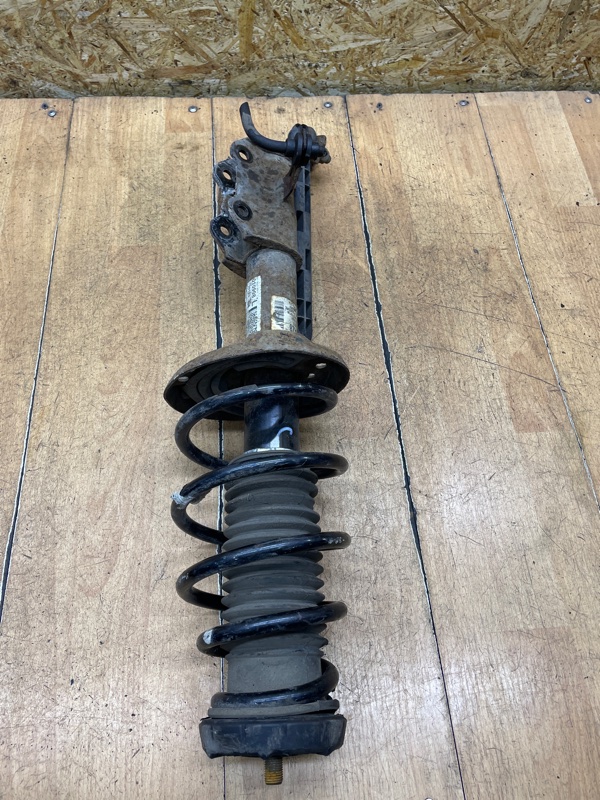 Стойка подвески Opel Astra J 2010 A16XER Перед. Лев.