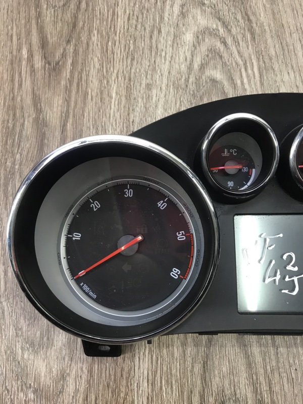 Панель приборов Opel Astra J 2010 A20DTH