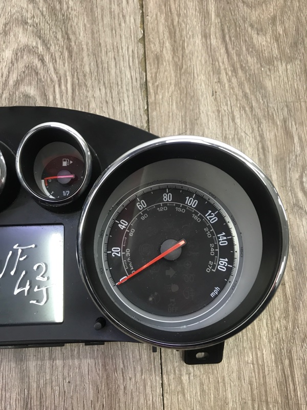 Панель приборов Opel Astra J 2010 A20DTH