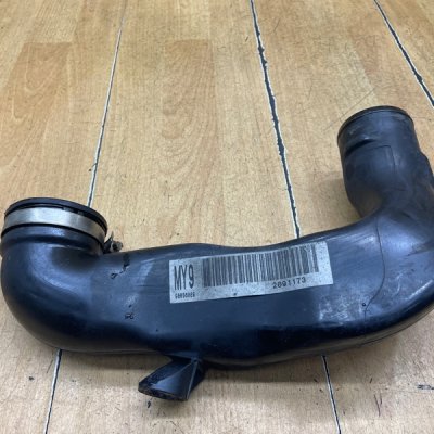 Патрубок интеркулера Opel Astra J 2011 A17DTR - изображение 2