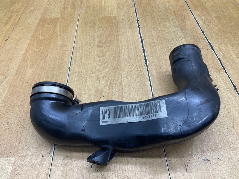 Патрубок интеркулера Opel Astra J 2011 A17DTR