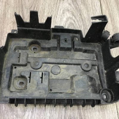 Полка аккумулятора Opel Corsa D - изображение 1