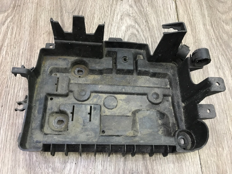 Полка аккумулятора Opel Corsa D