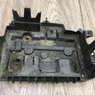 Полка аккумулятора Opel Corsa D - изображение 1