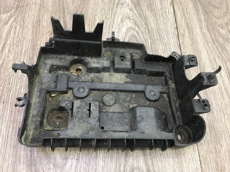 Полка аккумулятора Opel Corsa D