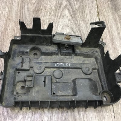 Полка аккумулятора Opel Corsa D - изображение 1