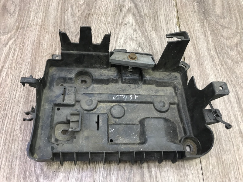 Полка аккумулятора Opel Corsa D