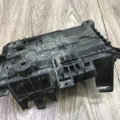 Полка аккумулятора Opel Corsa D - изображение 4