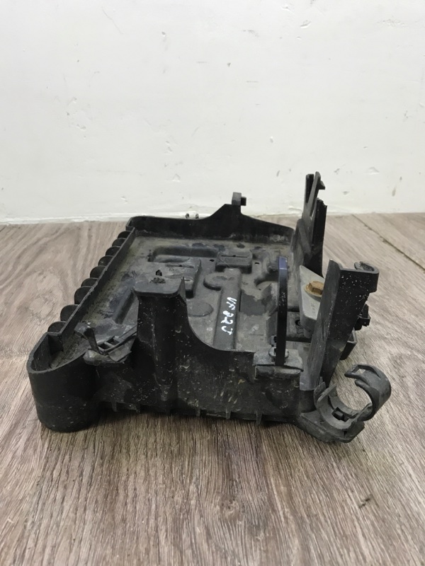Полка аккумулятора Opel Corsa D