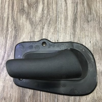 Ручка двери внутренняя Opel Corsa B 1998 хетчбэк 5-ти дв. Перед. Прав. - изображение 1