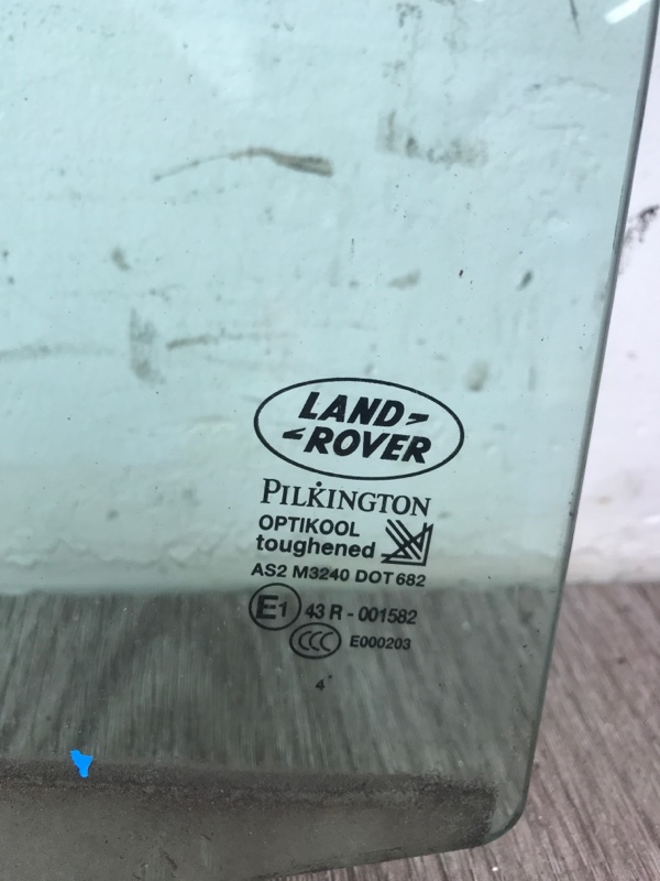 Стекло Land Rover Discovery 3 2004 внедорожник Задн. Прав.