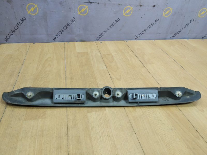 Молдинг крышки багажника Opel Zafira A 2005 минивэн Задн.