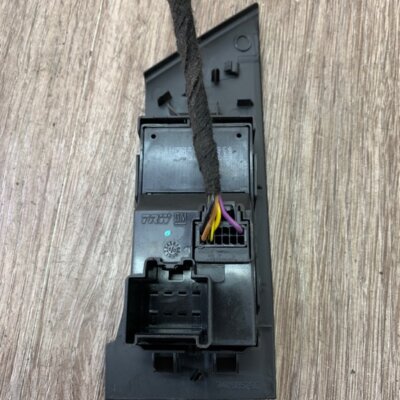 Кнопка стеклоподъемника Opel Astra J 2010 хетчбэк 5-ти дв. Перед. - изображение 5