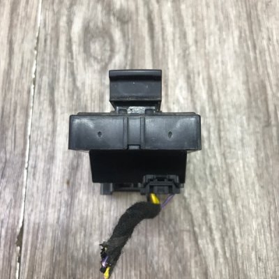 Кнопка стеклоподъемника Opel Astra J 2010 хетчбэк 5-ти дв. Перед. - изображение 4