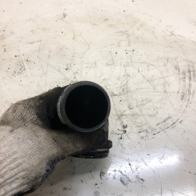 Патрубок интеркулера Opel Astra H 2007 Z19DTH - изображение 3
