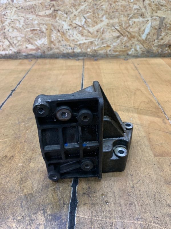 Кронштейн двигателя Ford Fiesta 5 2004 FXJB
