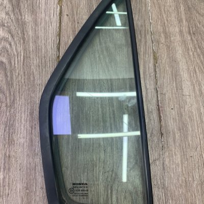 Форточка двери Honda CR-V 2002 внедорожник Задн. Прав. - изображение 1