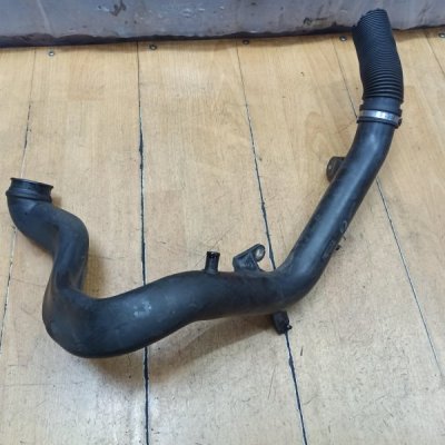 Патрубок интеркулера Opel Astra H 2005 Z17DTH - изображение 2