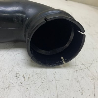 Патрубок интеркулера Opel Astra J 2011 A17DTE - изображение 4
